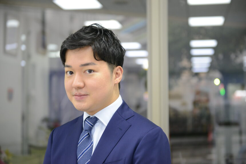 外語ビジネス専門学校
学校長
深堀 雄一郎